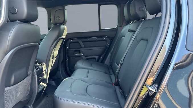 Land Rover Defender 3.0 D350 X-Dynamic HSE 110 5dr Auto Diesel Estate - Image 4